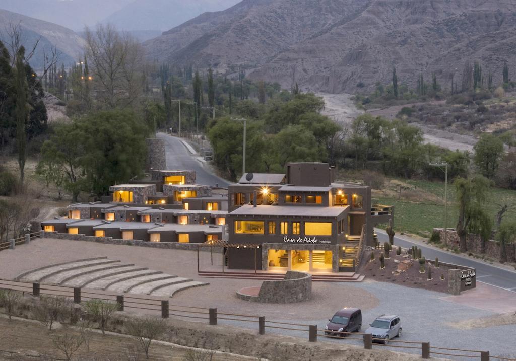 casa de adobe hotel tumbaya cerros detras